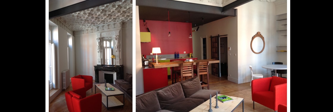 Salon sous plafond mouluré avec cheminée de marbre et fauteuils rouges, ouvert sur la cuisine rouge et vert anis, la salle à manger et un miroir ovale